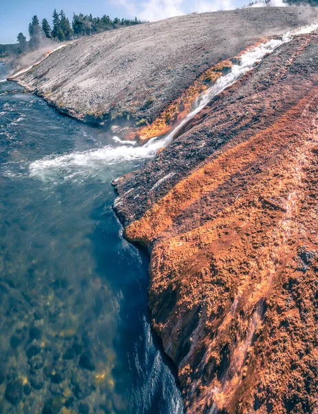 イエローストーン国立公園の大規模なプリズムスプリング — ストック写真