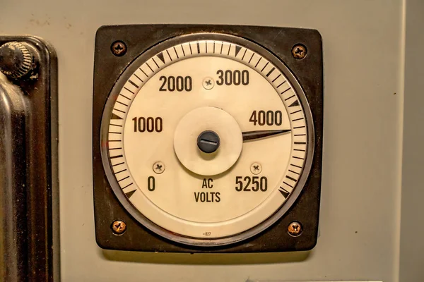 工場での圧力計とノブ制御 — ストック写真