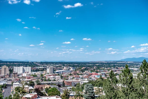 Spokane Washington市的天际线和街道 — 图库照片