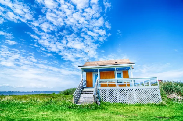 Cabana de praia solitária — Fotografia de Stock