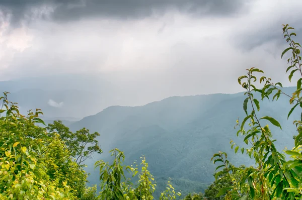 Ridges of theSmokey Mountains extending across the valley on the — Stock Photo, Image
