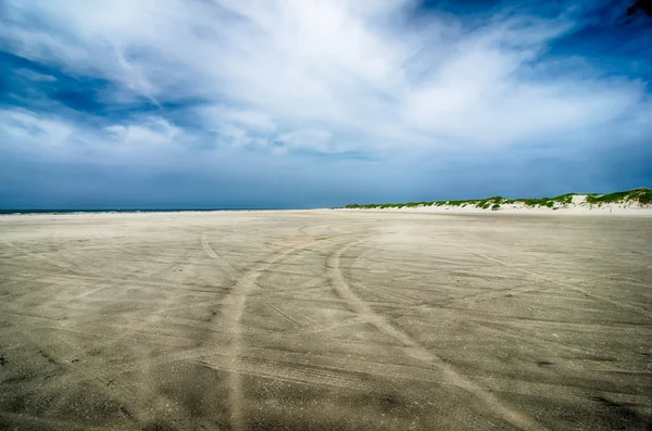 Driving on sandy beach at outer banks north carolina — Stock Photo, Image