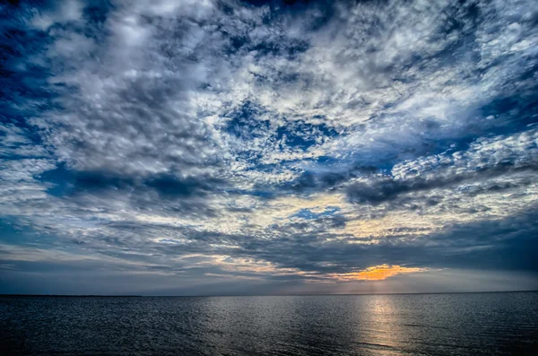 Coucher de soleil sur la plage — Photo