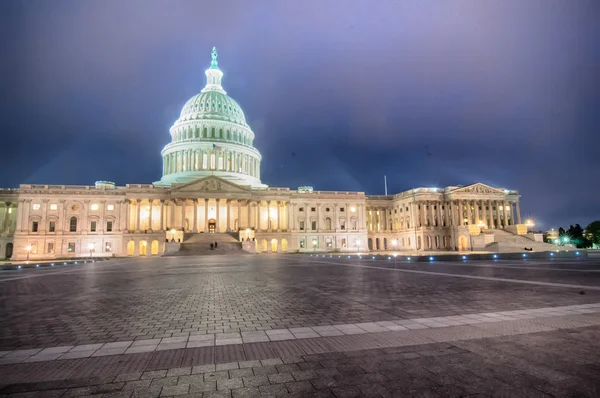 US Capitol Building à noite — Fotografia de Stock