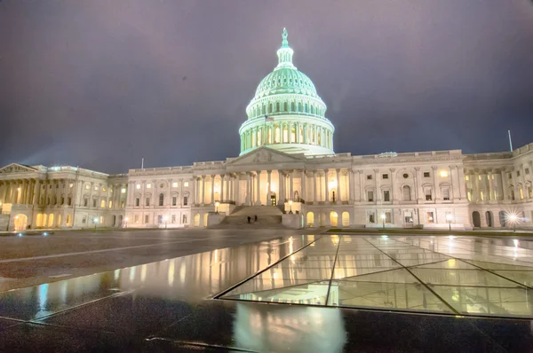 US Capitol Building à noite — Fotografia de Stock