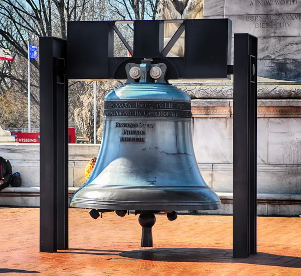 Liberty Bell replika przed Union Station w Washington DC — Zdjęcie stockowe