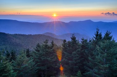 Blue ridge parkway Appalaş Dağları üzerinde sonbahar günbatımı
