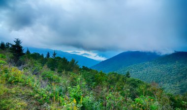 Blue ridge parkway Milli Parkı gündoğumu doğal dağlar yaz