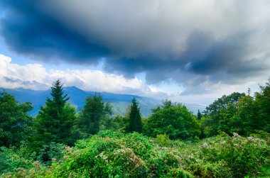 blue ridge dağlarının doğal overlook üzerinde gündoğumu 