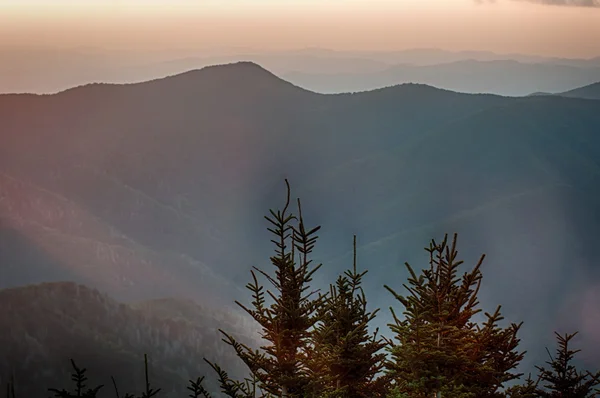 Die einfachen Schichten der Smokies bei Sonnenuntergang - rauchiges Mountain nat. — Stockfoto