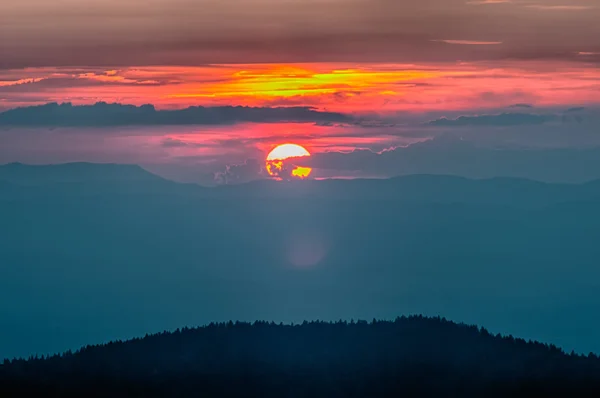 Blauer Kamm Parkway Herbst Sonnenuntergang über appalachischen Bergen — Stockfoto