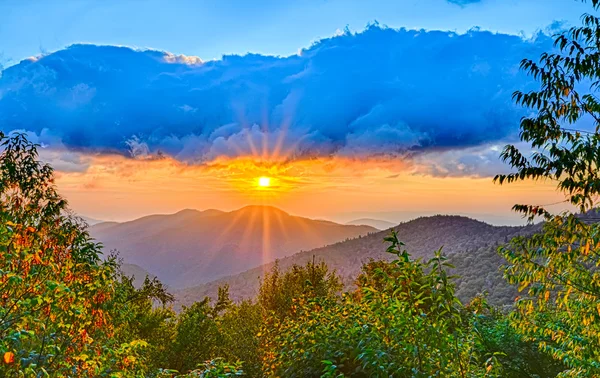 Blue ridge parkway koncem léta Appalačské pohoří slunce západ — Stock fotografie