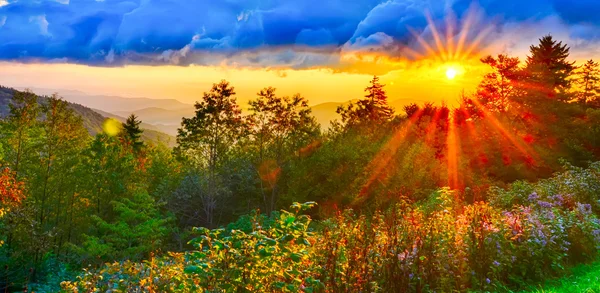 Blue Ridge Parkway no final do verão Appalachian Mountains Sunset West — Fotografia de Stock
