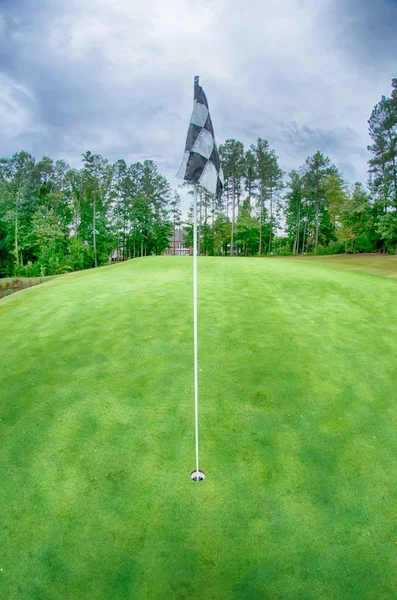 Golfbanan på en mulen dag — Stockfoto