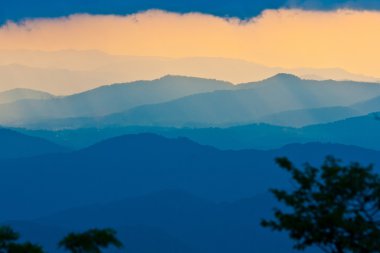 Kuzey Carolina Blue Ridge Parkway üzerinde günbatımı