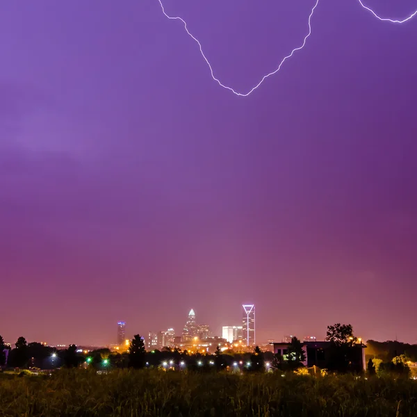 Sambaran petir di atas charlotte nc — Stok Foto