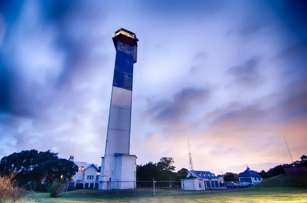 Charleston lighthouse at night  located on Sullivan's Island in — Stock Photo, Image