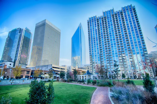 Charlotte north carolina stadens silhuett och downtown — Stockfoto