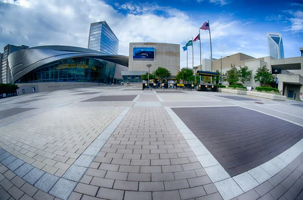 Charlotte, NC - 11 de outubro de 2014 nascar hall of fame plaza in t — Fotografia de Stock