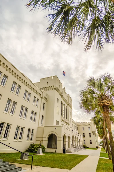 Charleston Güney carolina eski Kalesi capus binalarda — Stok fotoğraf