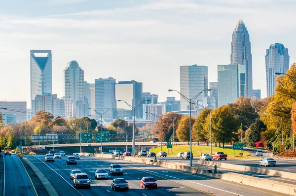 Charlotte nord carolina skyline durante la stagione autunnale al tramonto — Foto Stock