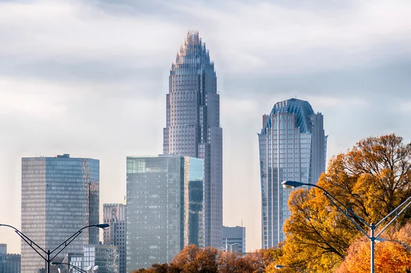 Charlotte North Carolina skyline durante la temporada de otoño al atardecer —  Fotos de Stock