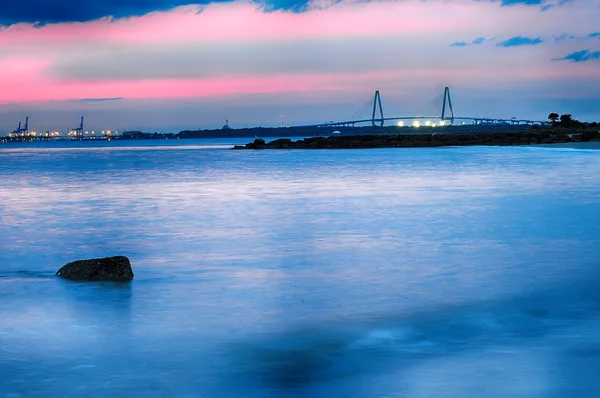 Cooper River Bridge di notte Charleston Carolina del Sud — Foto Stock