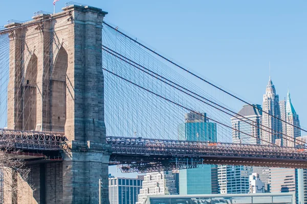 Brooklyn bro og New York by manhattan skyline - Stock-foto