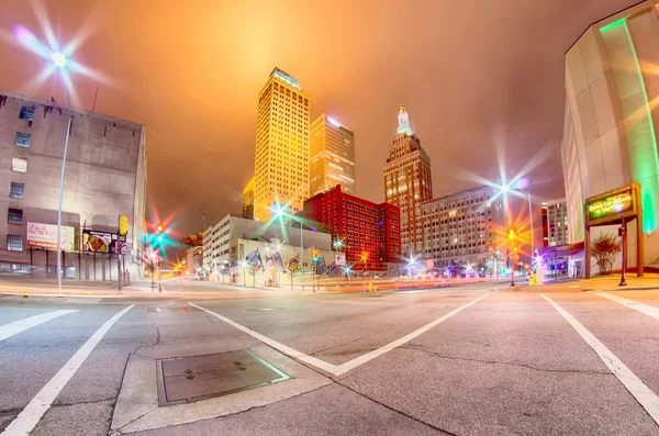 Ciudad de Tulsa skyline alrededor de las calles del centro —  Fotos de Stock