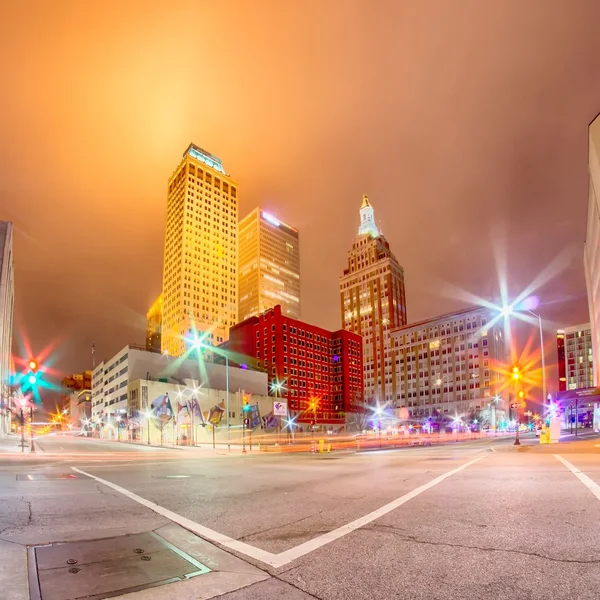 Ciudad de Tulsa skyline alrededor de las calles del centro — Foto de Stock