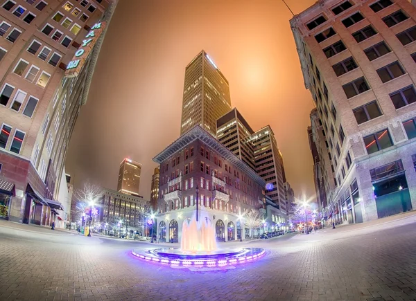 Tulsa horizon de la ville autour des rues du centre-ville — Photo