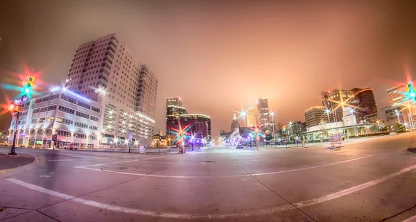 Ciudad de Tulsa skyline alrededor de las calles del centro —  Fotos de Stock