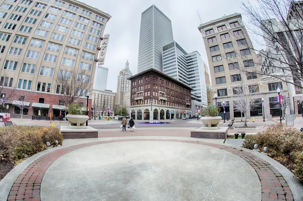 Tulsa skyline cidade em torno de ruas do centro da cidade — Fotografia de Stock