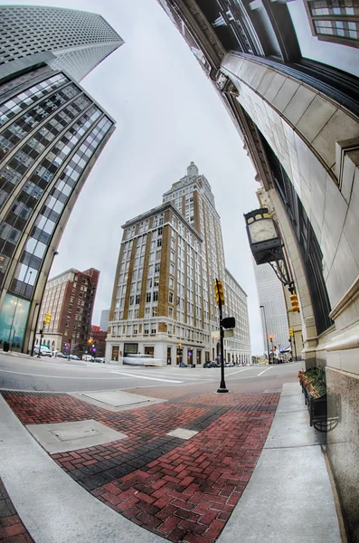 Tulsa skyline van de stad rond de binnenstad straten — Stockfoto