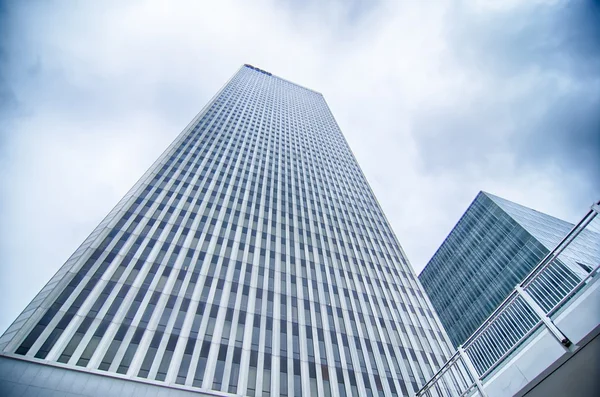 Tulsa skyline cidade em torno de ruas do centro da cidade — Fotografia de Stock