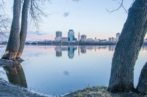 Springfield Massachusetts Şehri Sabah erken saatlerde ufuk çizgisi — Stok fotoğraf
