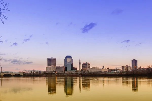 Springfield massachusetts stad skyline tidigt på morgonen — Stockfoto