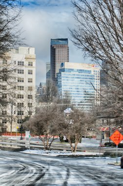 şehir ve charlotte nc ABD sokaklarında kar ve buz kaplı