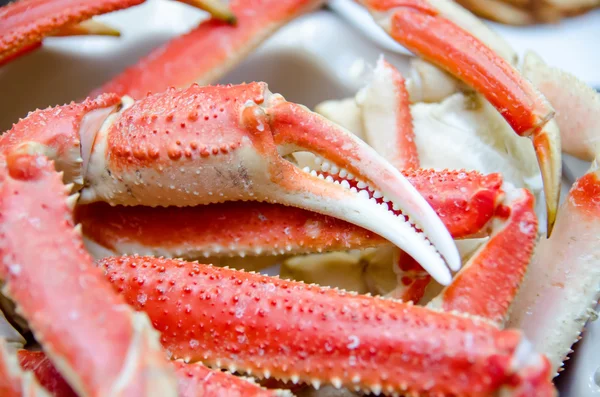 King snow crab legs ready to eat closeup — Stock Photo, Image