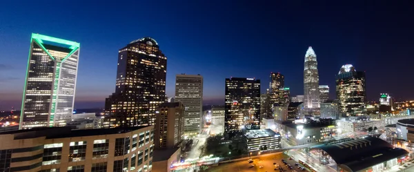 Vista di charlotte skyline aerea al tramonto — Foto Stock