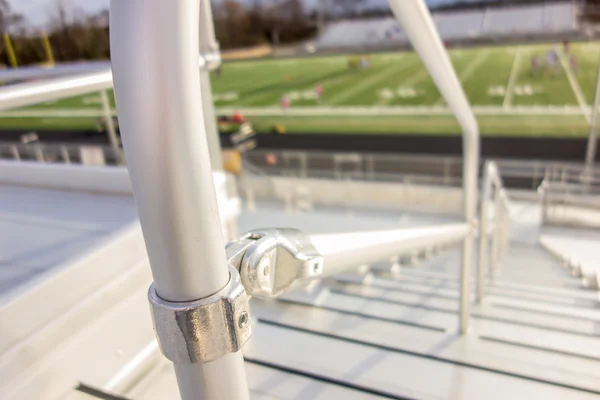 Leuning connector aan een sport stadion stappen — Stockfoto