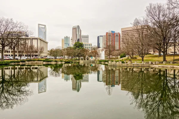 Overcast weather over charlotte nc skyline — Stock Photo, Image