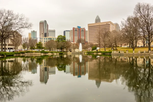 Overcast weather over charlotte nc skyline — Stock Photo, Image