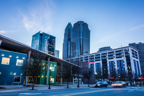 Charlotte skyline a hajnali órákban egy tavaszi este — Stock Fotó