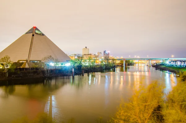 April 2015 - panoramisch uitzicht op de piramide Sports Arena in Memph — Stockfoto