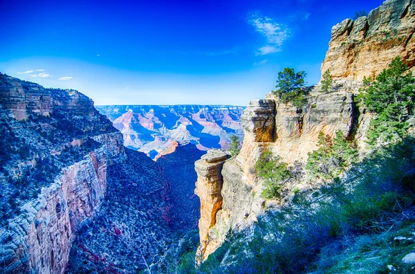 Grand Canyon dia ensolarado com céu azul — Fotografia de Stock