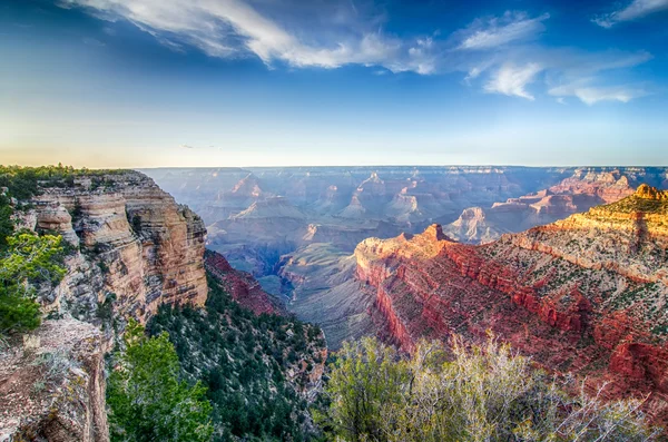 Gran Cañón día soleado con cielo azul — Foto de Stock