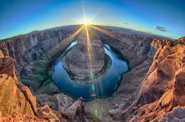 Horseshoe bend at sunset with clear sky and colorado river below — Stock Photo, Image