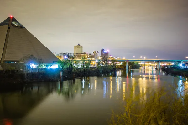 April 2015 - panoramablick auf die pyramidensportarena in memph — Stockfoto