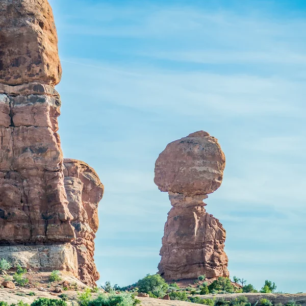 Balanced Rock in Arches National Park near Moab  Utah at sunset — Stock Photo, Image